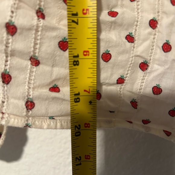 & OTHER STORIES
Print Ruffled Collar Blouse In White W. Tiny Strawberry Print - Picture 11 of 12